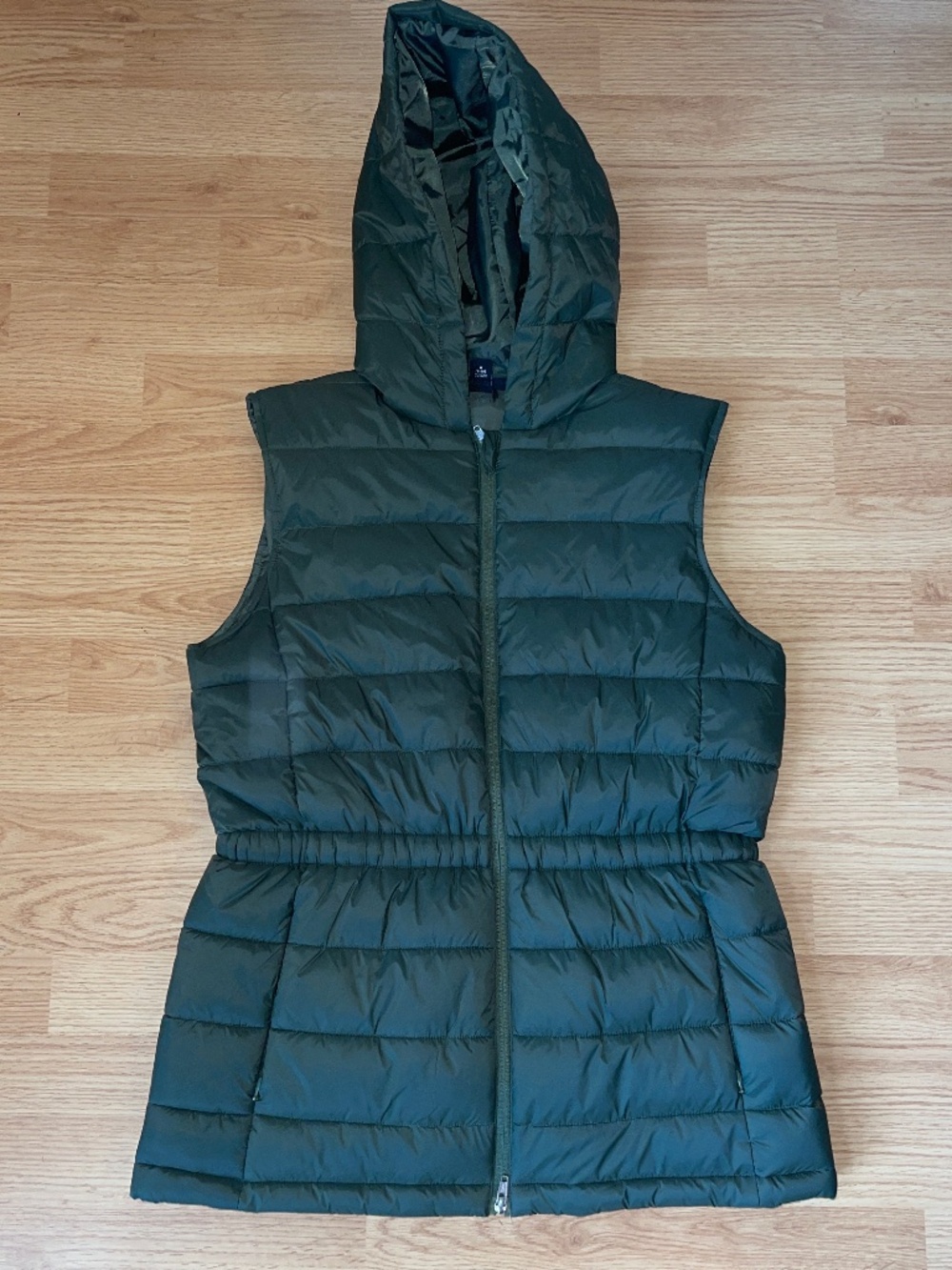 Swiss Tech Women’s Hunter Green Cinched Zip Up Puffer Vest with Hood Size Medium